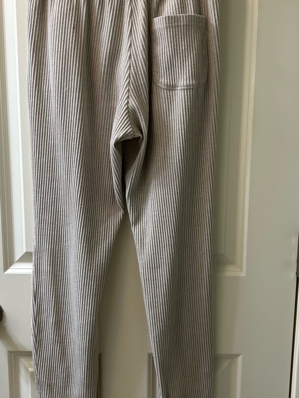 ALO Yoga Muse Ribbed Knit Joggers in Gravel Heather Size Small Inseam 28 inches - Picture 5 of 5